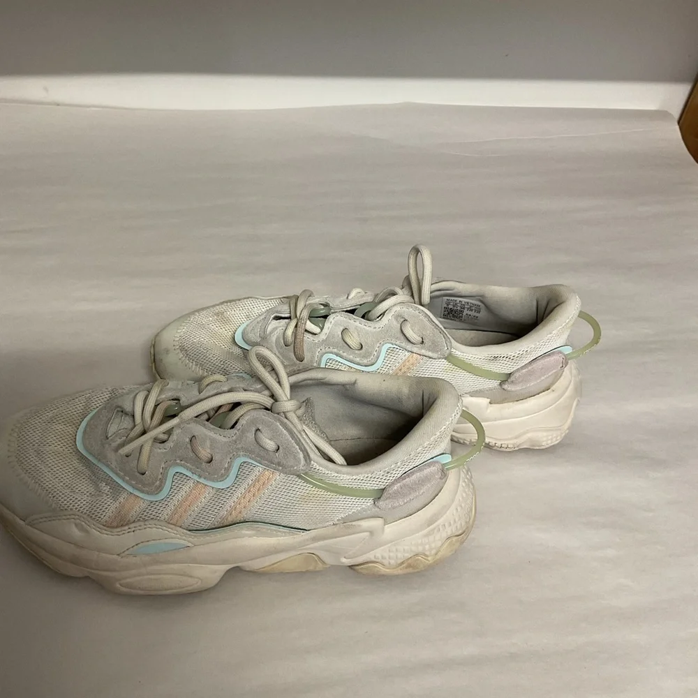 Adidas Womens Ozweego Off White Wonder Beige Running Shoes Sneakers Size 5